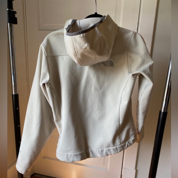 The North Face White Coat - Picture 8 of 9